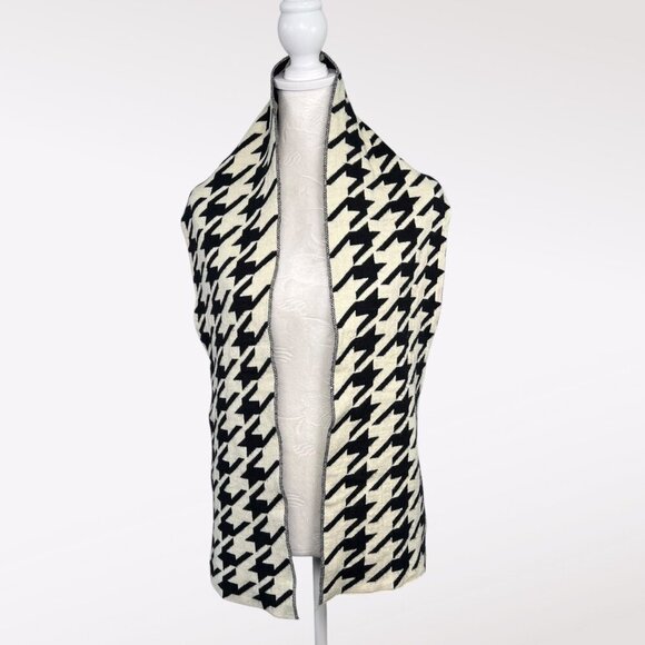 Reversible Knit Scarf Black White Bold Pattern Wool Blend Look - Picture 5 of 6